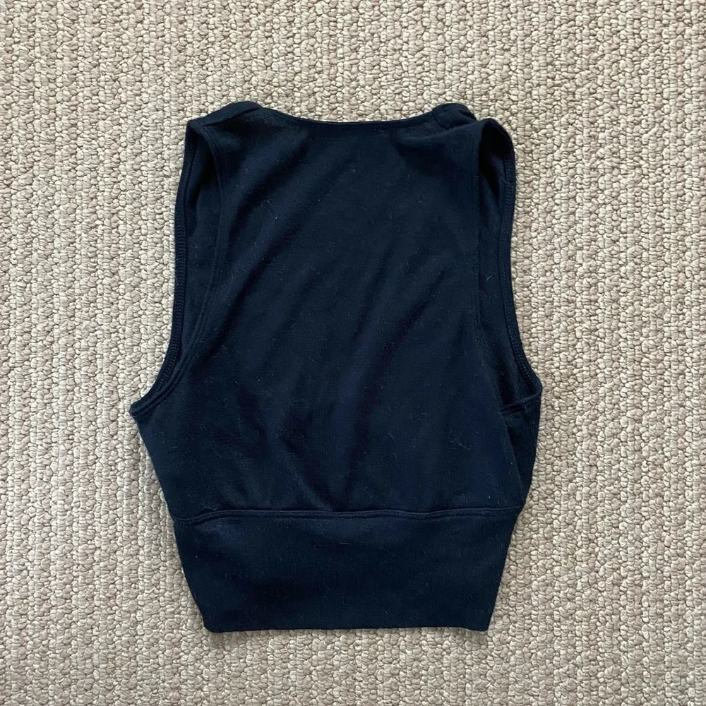 Aritzia crop top - Picture 3 of 3